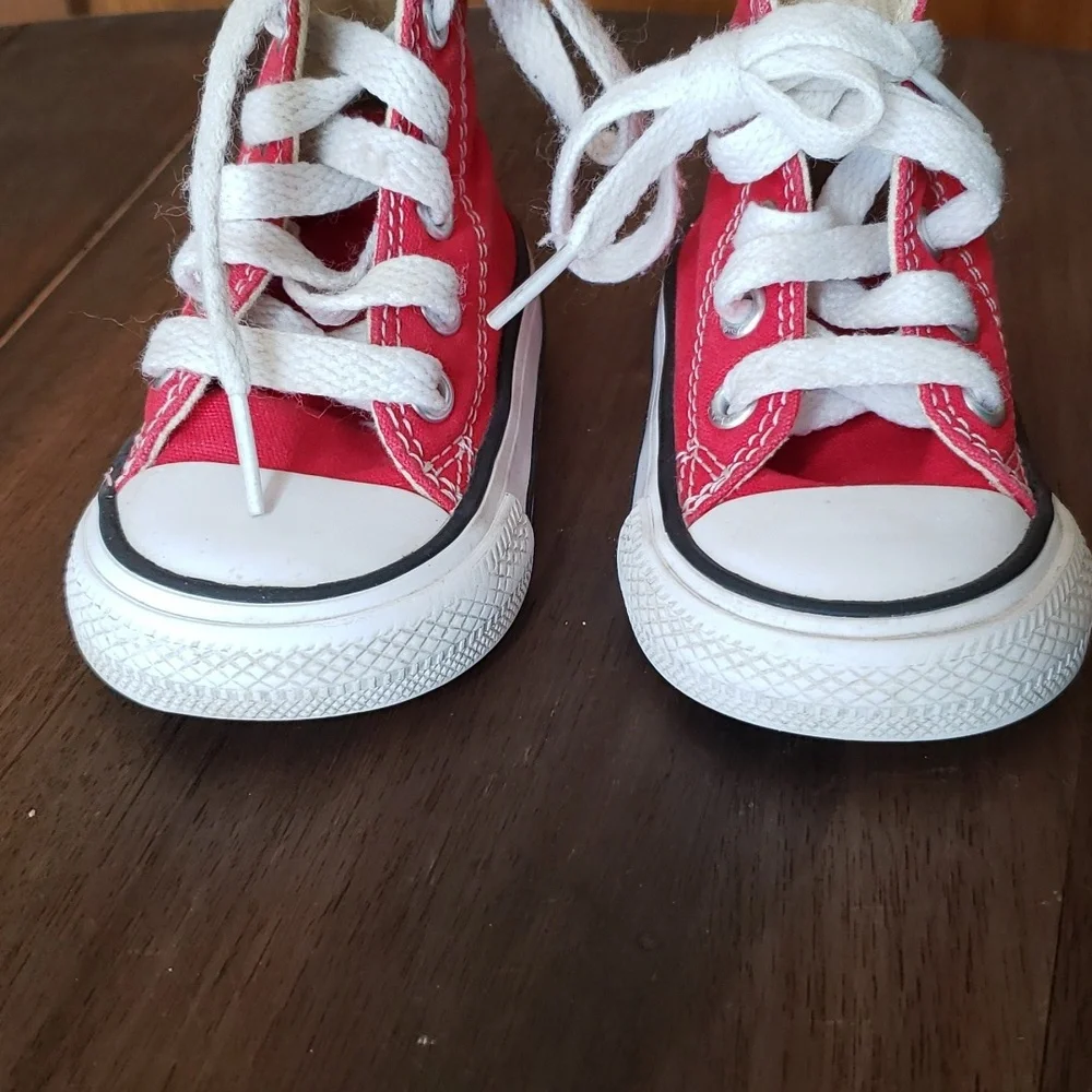 Converse Chuck Taylor High Top Shoe Sz 2